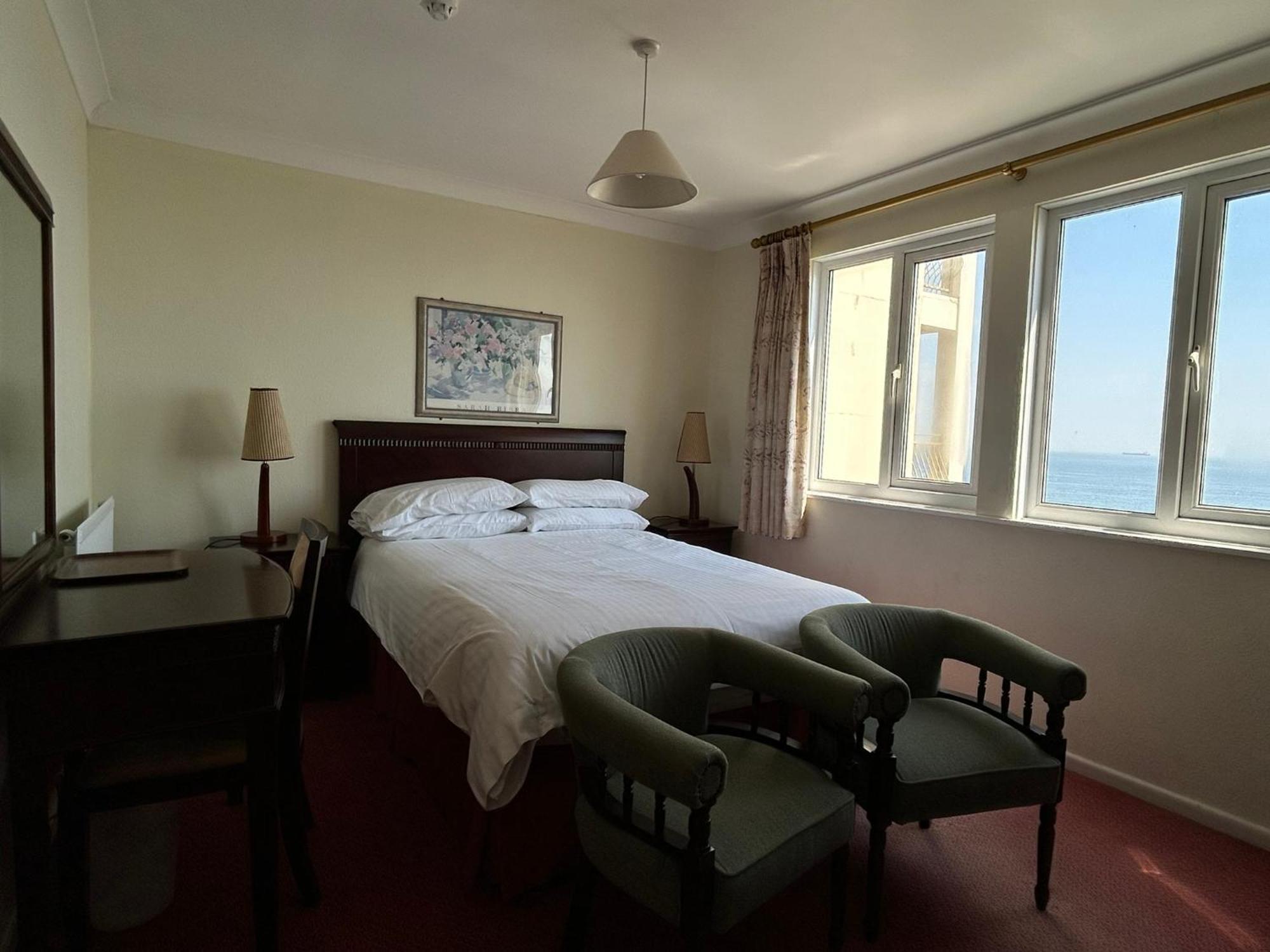 Regent Court - Seafront, Sandown - Free Car Ferry For Bookings Of 3 Or More Nights, Subject To Availability