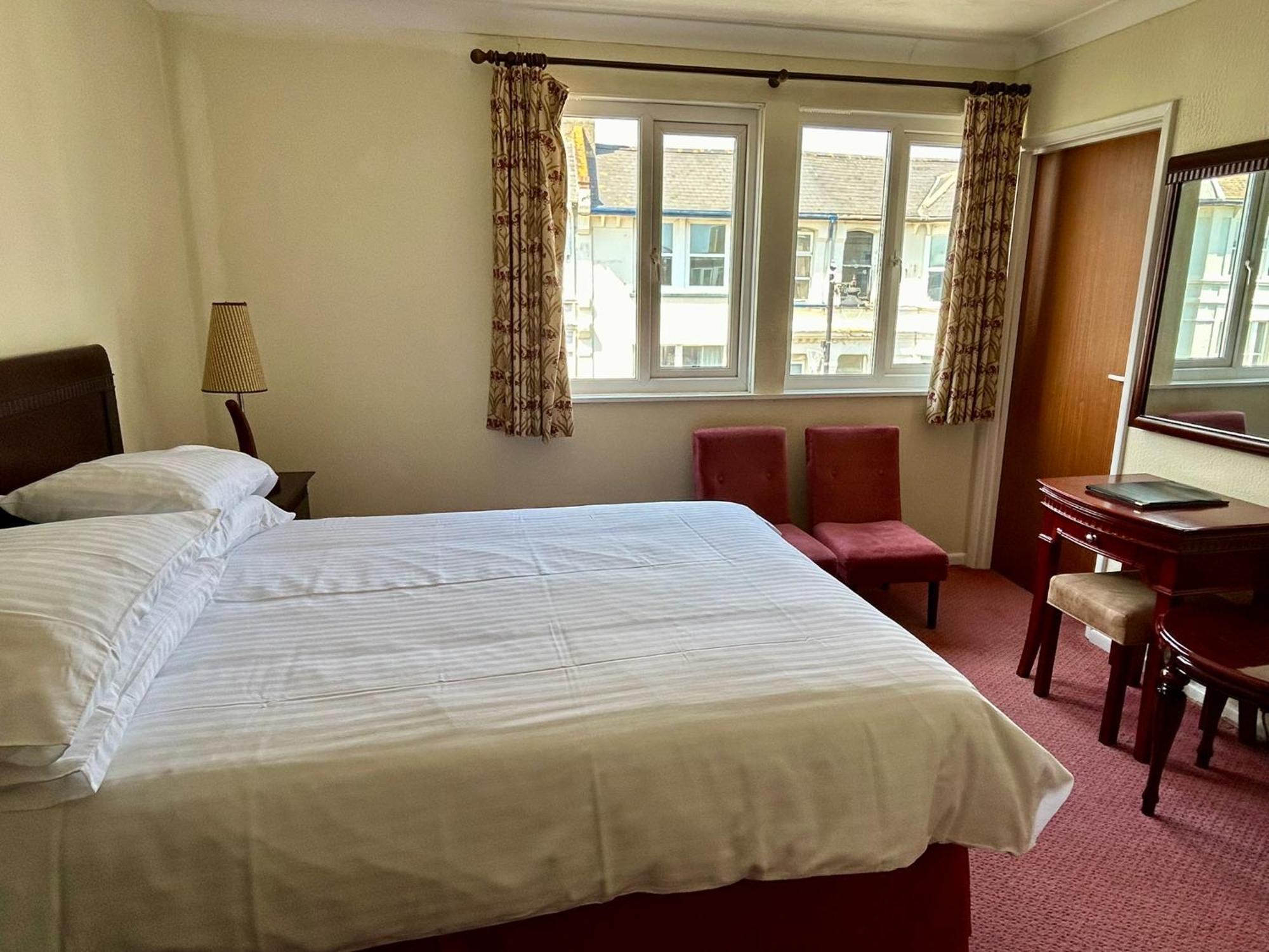 Regent Court - Seafront, Sandown - Free Car Ferry For Bookings Of 3 Or More Nights, Subject To Availability Sandown