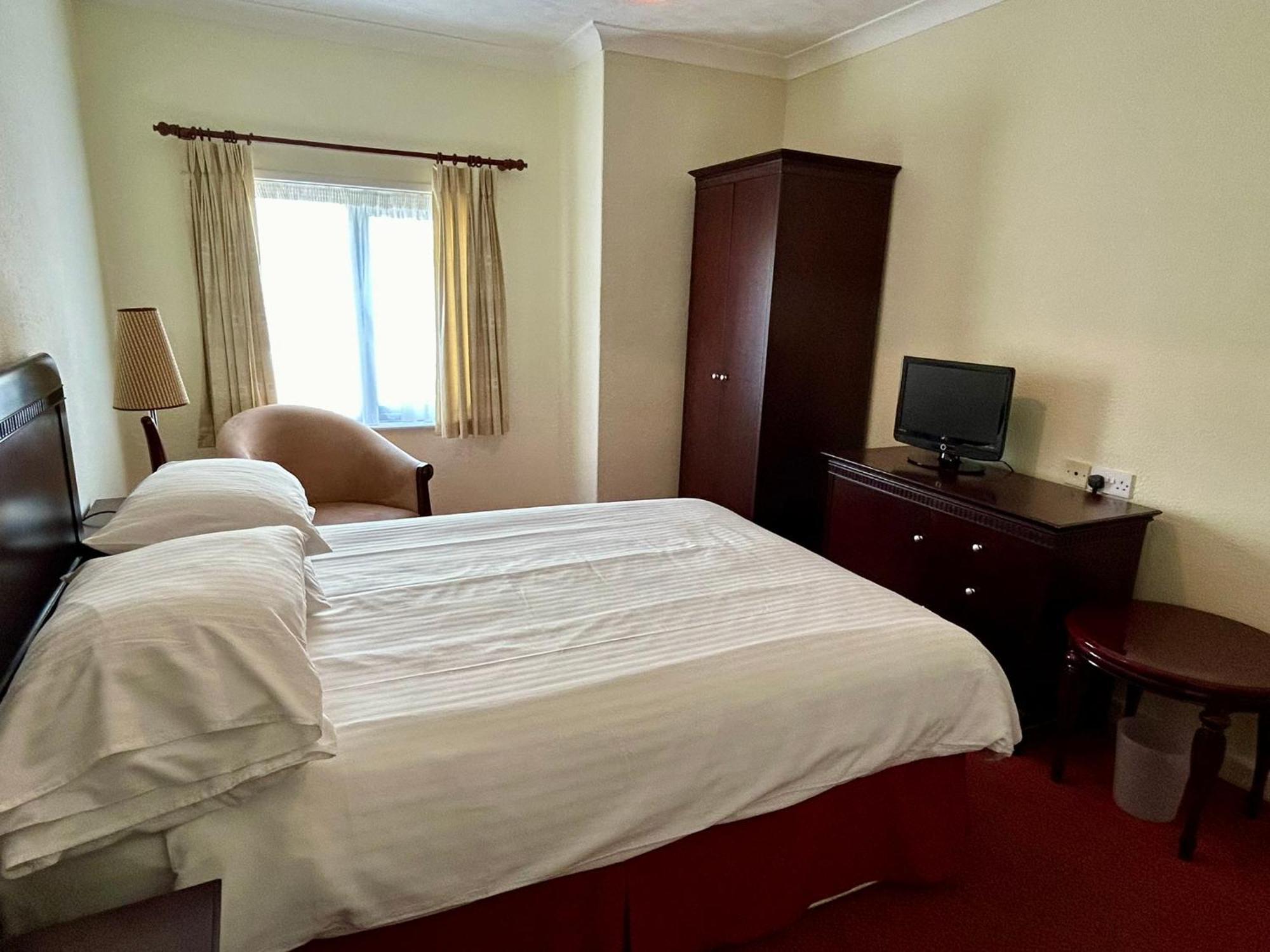 Hotel Regent Court - Seafront, Sandown - Free Car Ferry For Bookings Of 3 Or More Nights, Subject To Availability Sandown