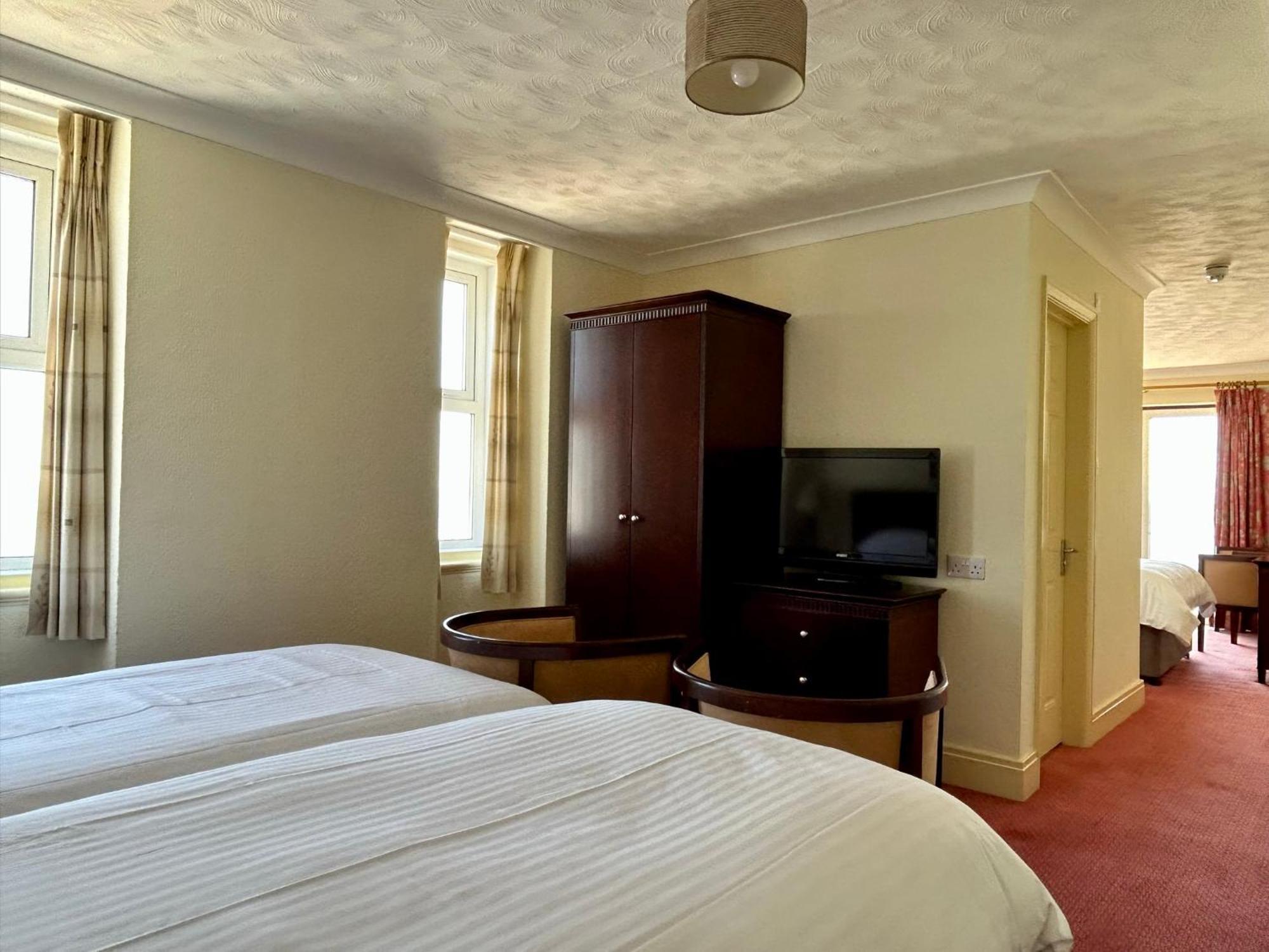 Regent Court - Seafront, Sandown - Free Car Ferry For Bookings Of 3 Or More Nights, Subject To Availability Hotel