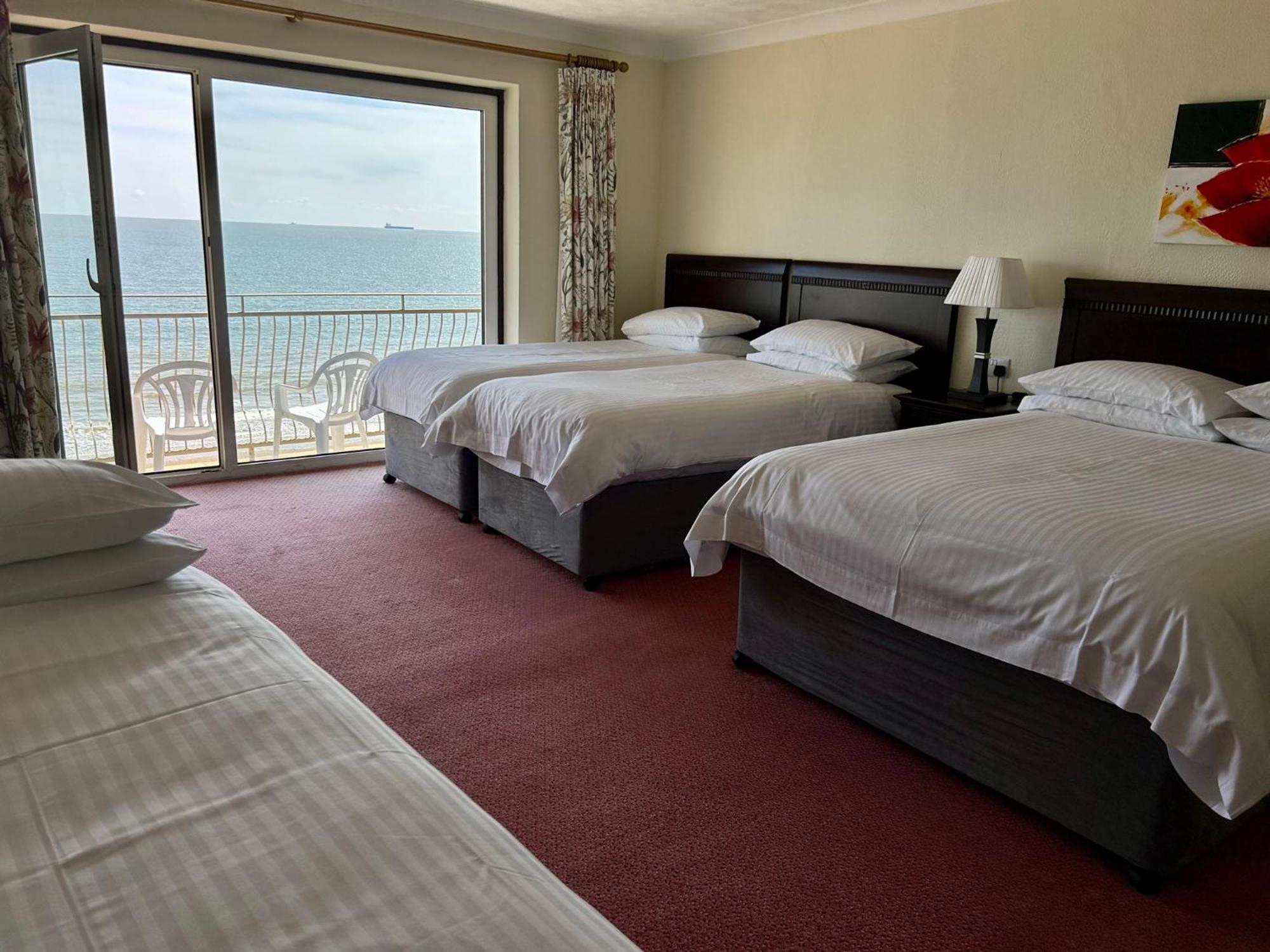 Regent Court - Seafront, Sandown - Free Car Ferry For Bookings Of 3 Or More Nights, Subject To Availability Hotel 2*
